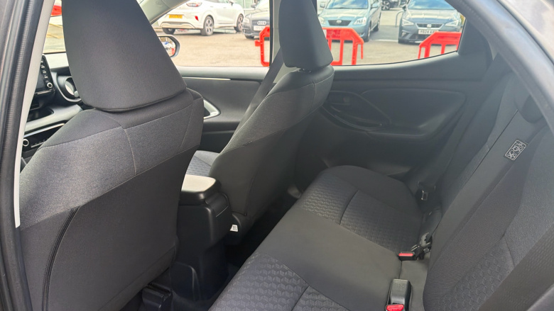 Toyota Yaris 1.5 Hybrid Design 5dr CVT Hybrid Hatchback